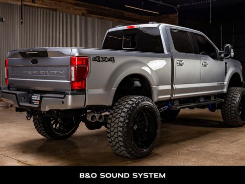 Used 2022 Ford F250 Lariat w/ Black Appearance Package image 9