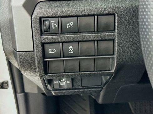 Used 2025 Toyota Tacoma SR5 AWD/4WD image 9