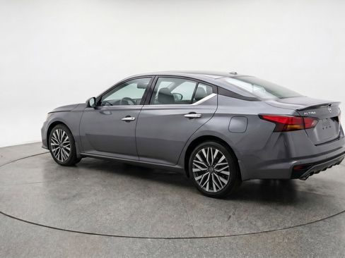 Used 2025 Nissan Altima 2.5 SV FWD image 6