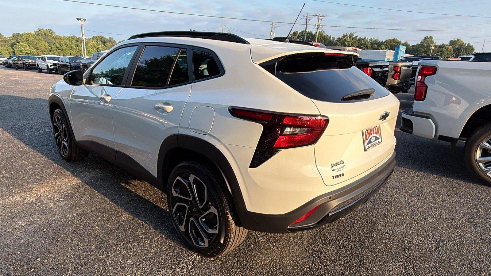 New 2026 Chevrolet Trax RS w/ Sunroof Package FWD image 9