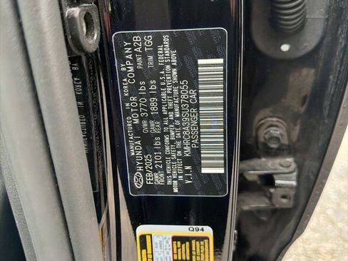 Used 2025 Hyundai Venue SEL FWD image 16