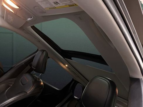 Used 2019 Jeep Cherokee Trailhawk image 24