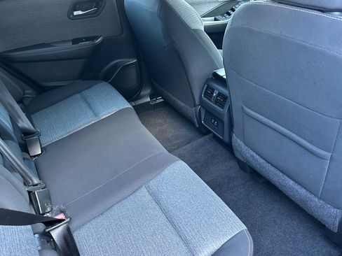 Used 2023 Nissan Rogue SV image 29