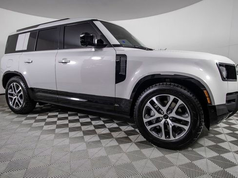 Used 2026 Land Rover Defender 110 X-Dynamic SE AWD/4WD image 2