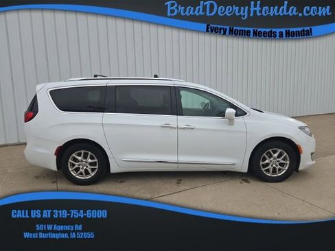 Used 2020 Chrysler Pacifica Touring-L image 1