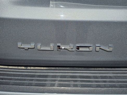 Used 2024 GMC Yukon XL SLT image 11