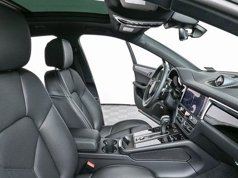 Certified 2026 Porsche Macan AWD/4WD image 22