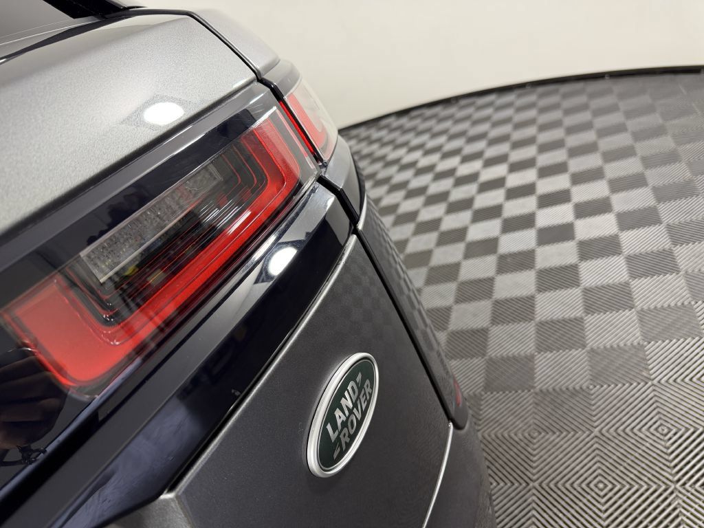 Used 2019 Land Rover Range Rover Velar S AWD/4WD image 12