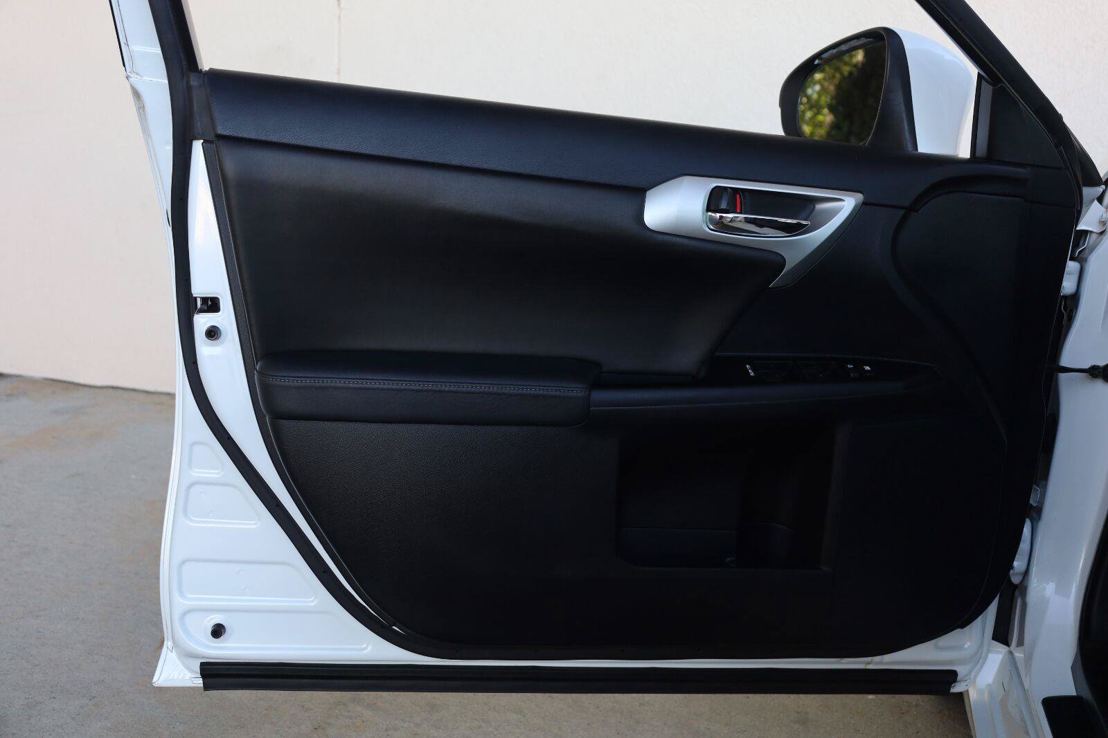 Used 2011 Lexus CT 200h Premium w/ Premium Audio Pkg FWD image 15