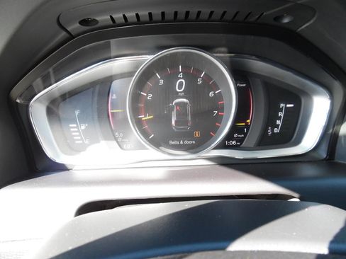 Used 2017 Volvo XC60 T5 Dynamic w/ Preferred Option Package image 13