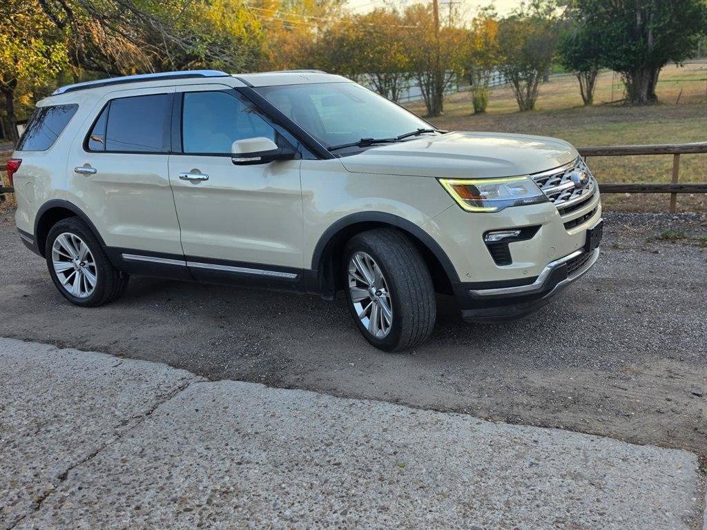 Used 2018 Ford Explorer Limited w/ Equipment Group 301A AWD/4WD image 2