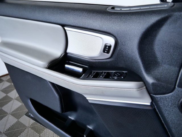 Certified 2025 Ford Expedition Active AWD/4WD image 30