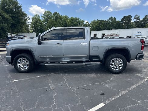Used 2024 Chevrolet Silverado 2500 High Country w/ High Country Premium Package AWD/4WD image 5