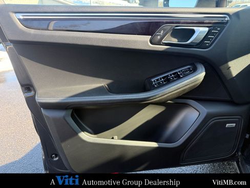 Used 2020 Porsche Macan image 16