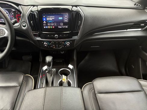 Used 2023 Chevrolet Traverse Premier image 3