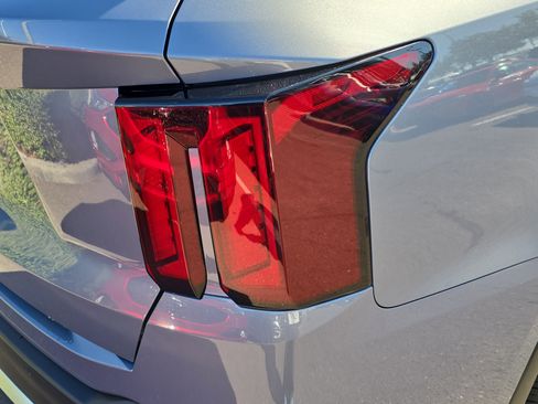 Certified 2025 Kia Sorento S image 11