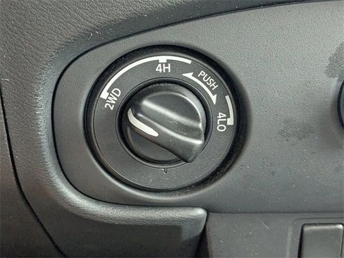 Used 2023 Nissan Frontier SV image 24