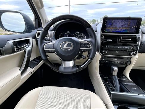 Used 2023 Lexus GX 460 Premium w/ Premium Package image 6