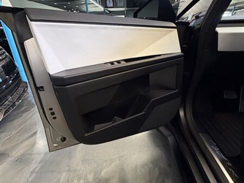 Used 2024 Tesla Cybertruck AWD Crew Cab image 9