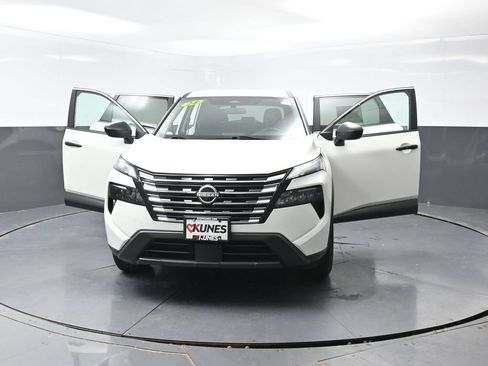 Used 2024 Nissan Rogue S FWD image 56