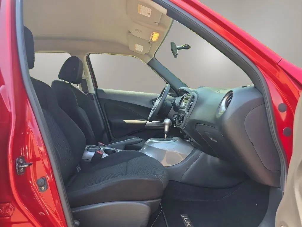 Used 2012 Nissan Juke S FWD image 32