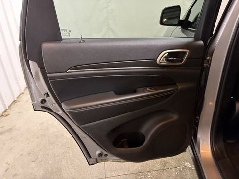 Used 2015 Jeep Grand Cherokee Limited image 20