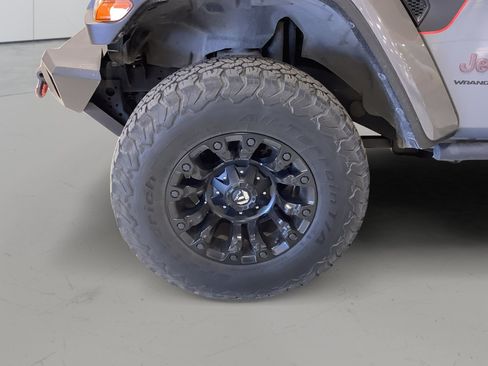 Used 2023 Jeep Wrangler Unlimited Rubicon AWD/4WD image 9