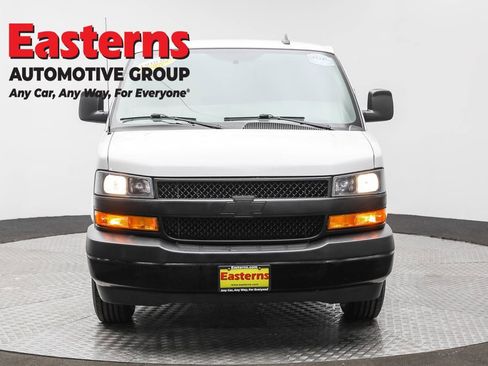 Used 2018 Chevrolet Express 2500 w/ Driver Convenience Package RWD image 2