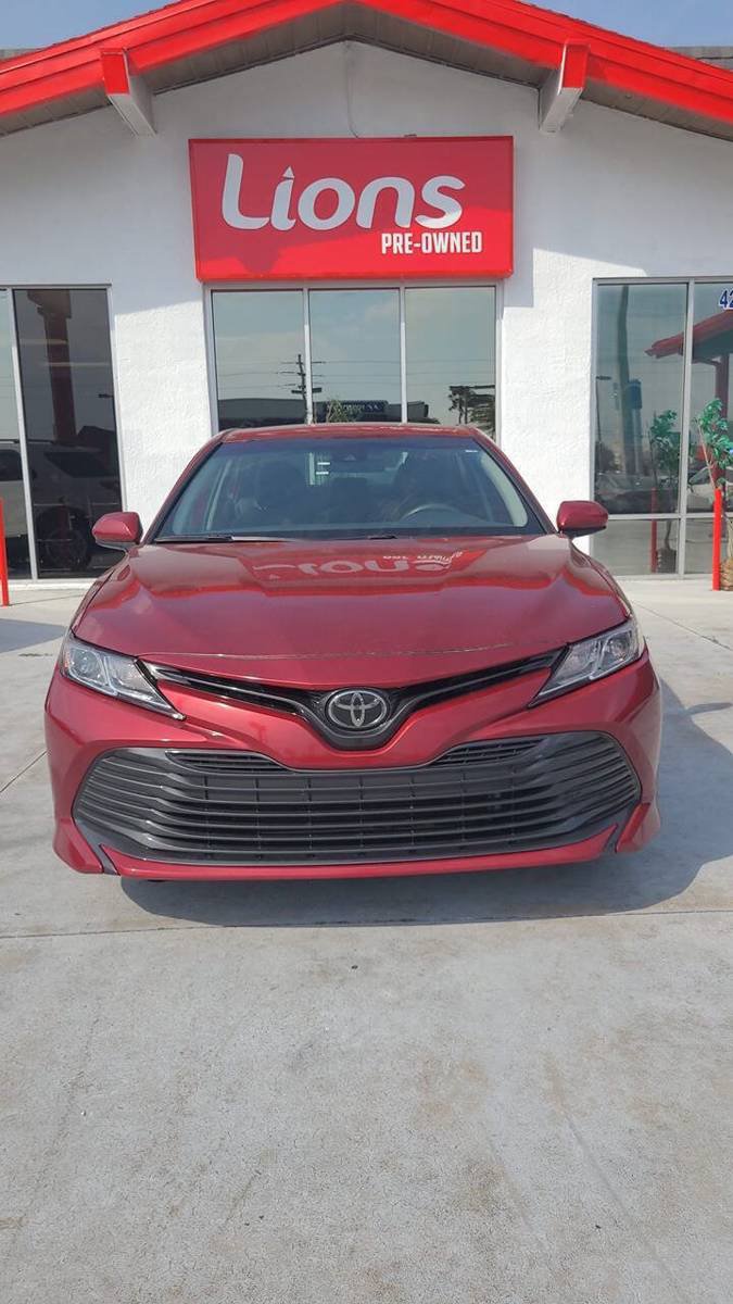 Used 2020 Toyota Camry LE FWD image 1