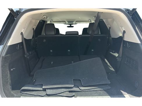Used 2025 Nissan Pathfinder SL FWD image 11