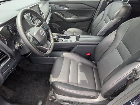 Used 2025 Nissan Rogue SV w/ SV Premium Package FWD image 11