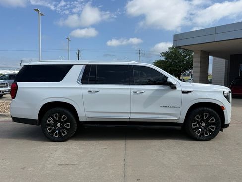Used 2023 GMC Yukon XL Denali image 7
