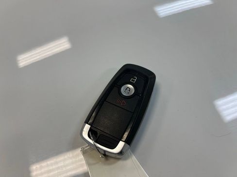 Used 2022 Ford Edge SEL image 33