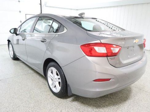 Used 2017 Chevrolet Cruze LT w/ Convenience Package FWD image 3