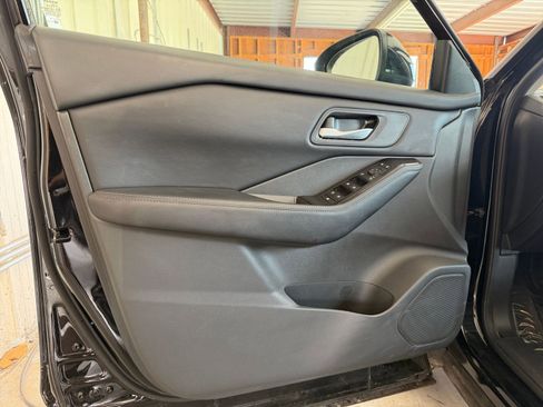 Used 2025 Nissan Rogue SV FWD image 18