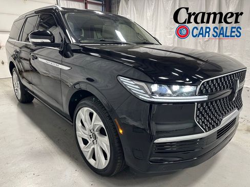 Used 2025 Lincoln Navigator Reserve AWD/4WD image 1