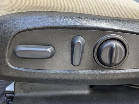 Used 2023 Chevrolet Traverse LT image 22