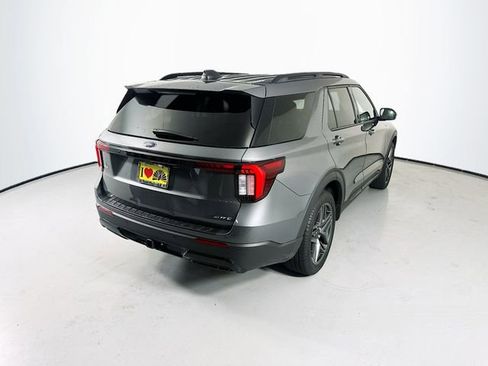 Used 2025 Ford Explorer ST-Line w/ ST-Line Street Pack AWD/4WD image 9