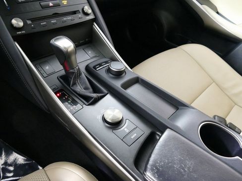Used 2018 Lexus IS 300 AWD image 24