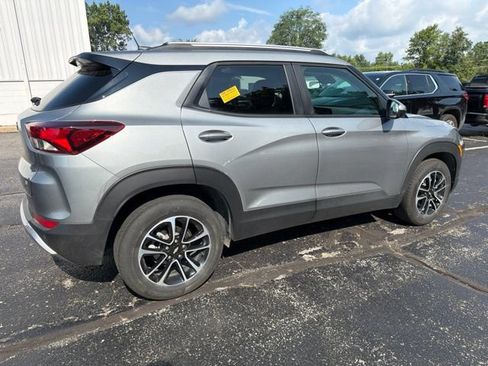 Used 2024 Chevrolet TrailBlazer LT w/ LT Cold Weather Package FWD image 3