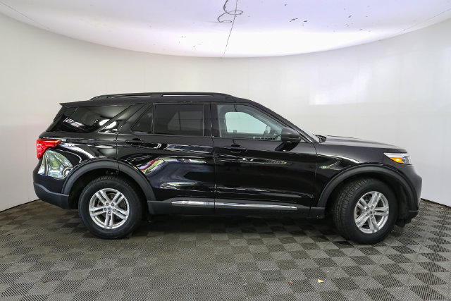 Used 2023 Ford Explorer XLT w/ Equipment Group 202A AWD/4WD image 14