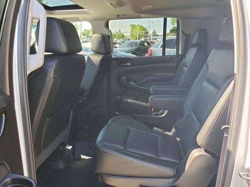 Used 2020 Chevrolet Suburban LT w/ Luxury Package AWD/4WD image 28