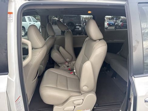 Used 2016 Toyota Sienna XLE image 27