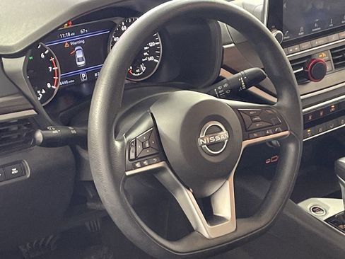 Used 2024 Nissan Altima 2.5 SV image 14