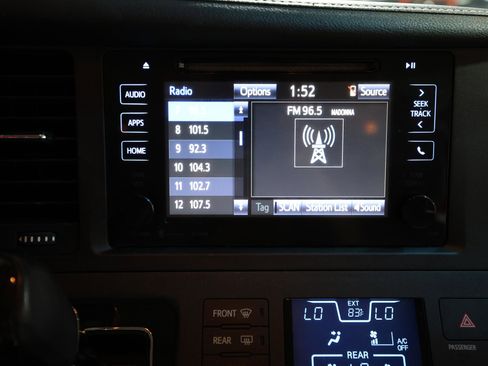 Used 2017 Toyota Sienna XLE image 14