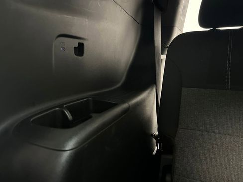 Used 2025 GMC Acadia Elevation image 33