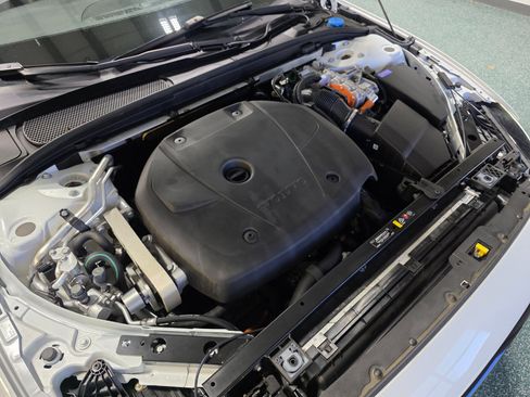 Used 2023 Volvo S60 T8 Plus image 35