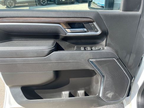 Used 2025 Chevrolet Silverado 2500 LT w/ Convenience Package AWD/4WD image 9