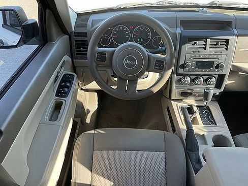 Used 2011 Jeep Liberty Sport image 14