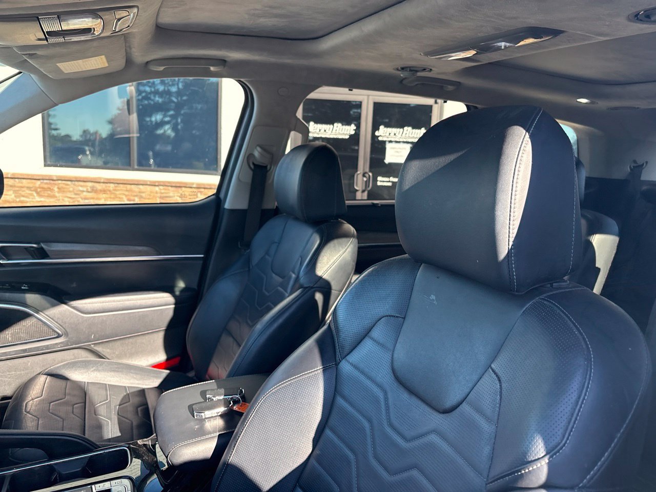 Used 2022 Kia Telluride SX w/ SX Prestige Package AWD/4WD image 3